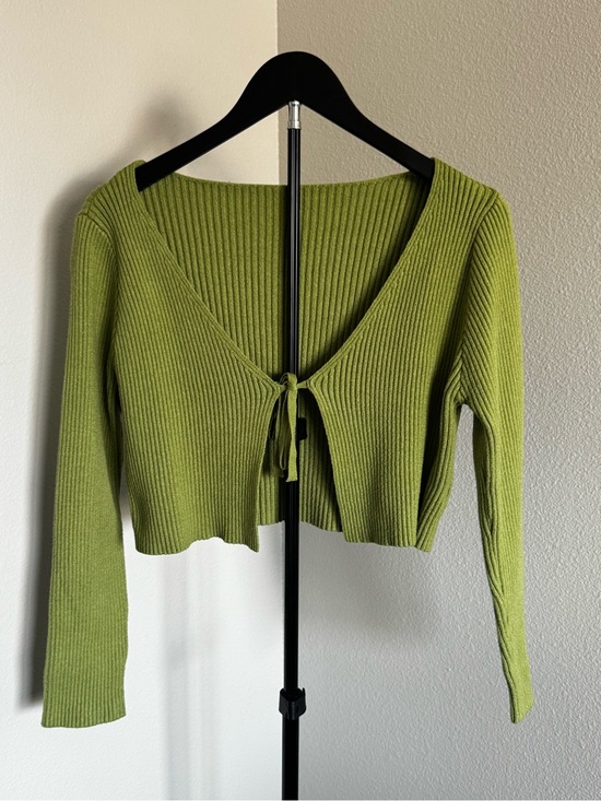 Tops - Long-Sleeve Ribbed Tie-Front Crop Top in Green